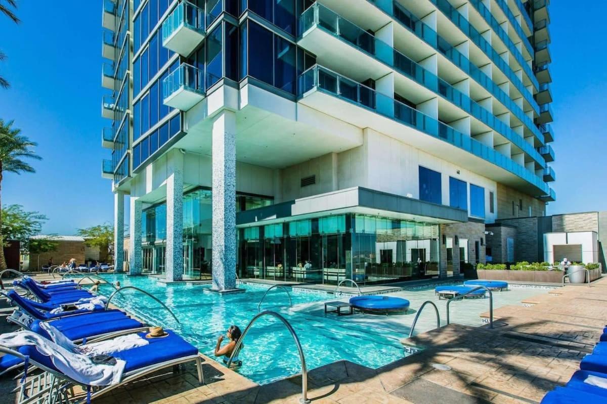 Luxurious Palms Mountain View & Balcony Access 27307 Apartment