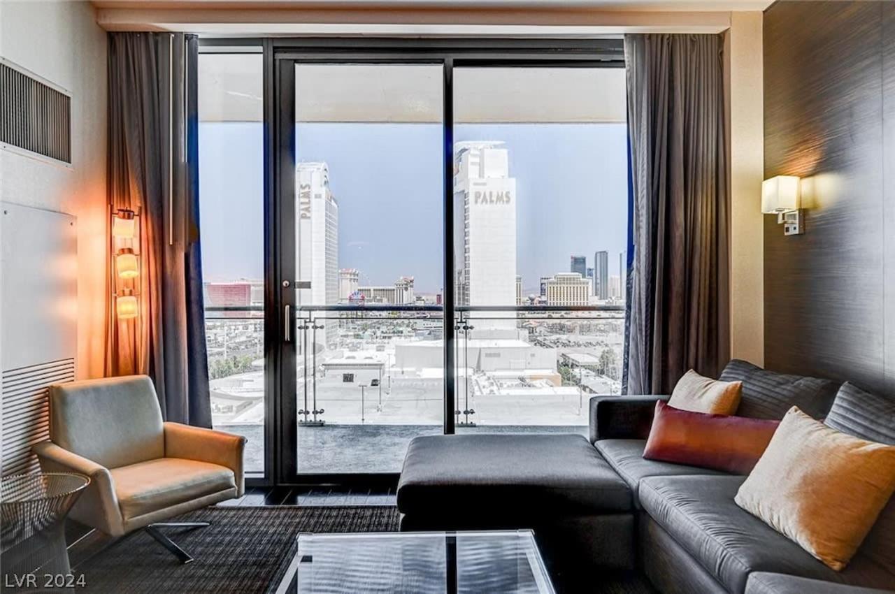 Luxurious Palms Mountain View & Balcony Access 27307 Las Vegas