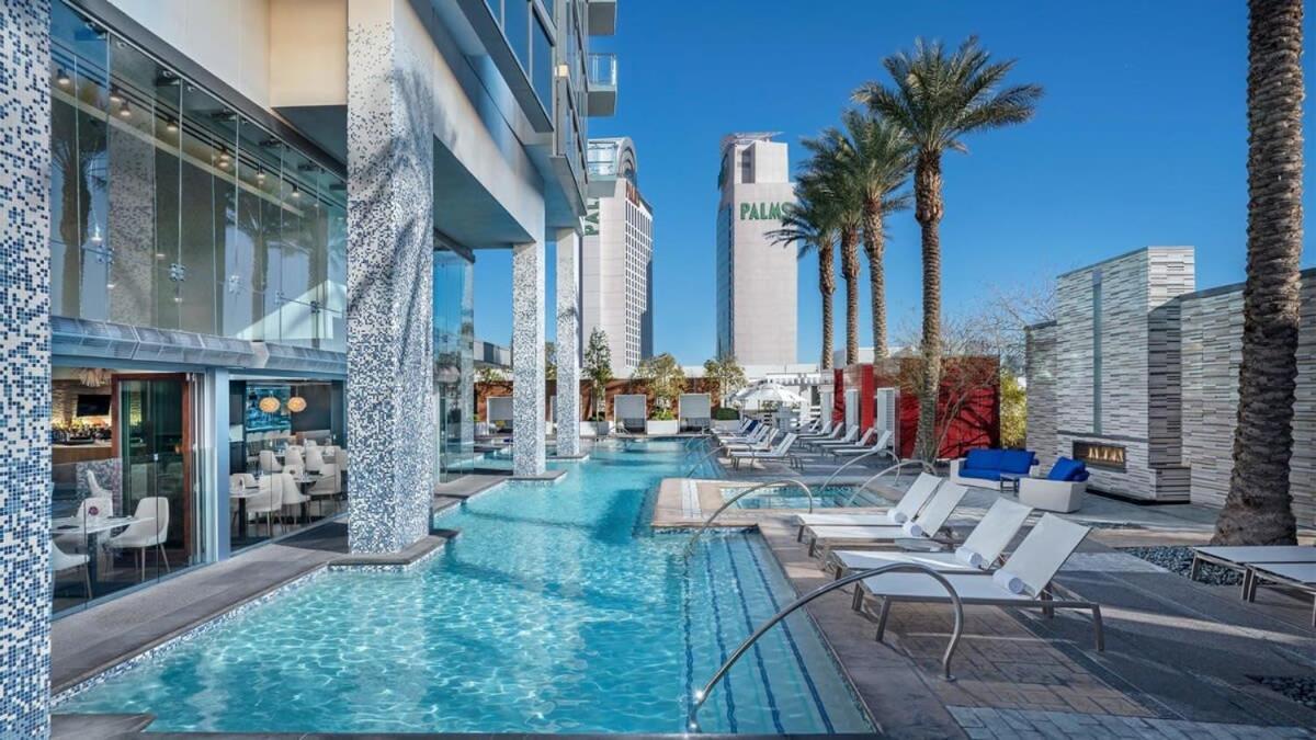 Luxurious Palms Mountain View & Balcony Access 27307 Apartment *
