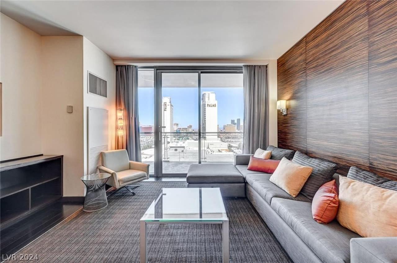 Luxurious Palms Mountain View & Balcony Access 27307 Apartment Las Vegas