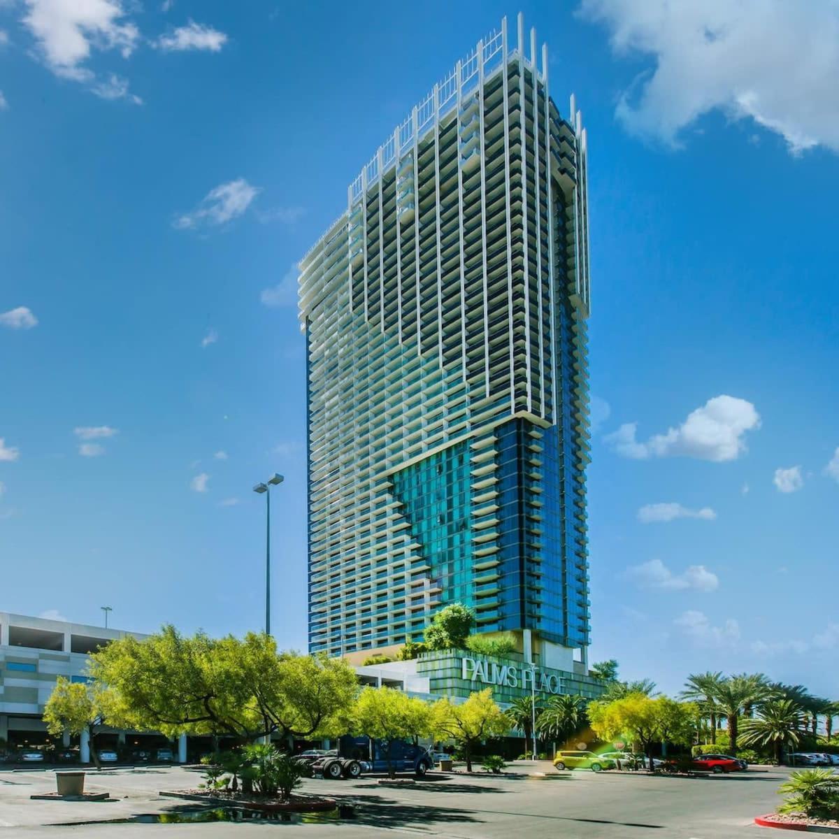 Luxurious Palms Mountain View & Balcony Access 27307 Las Vegas
